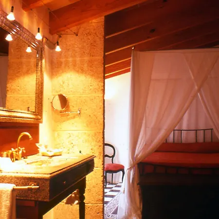 Casal Santa Eulalia מלון 4*